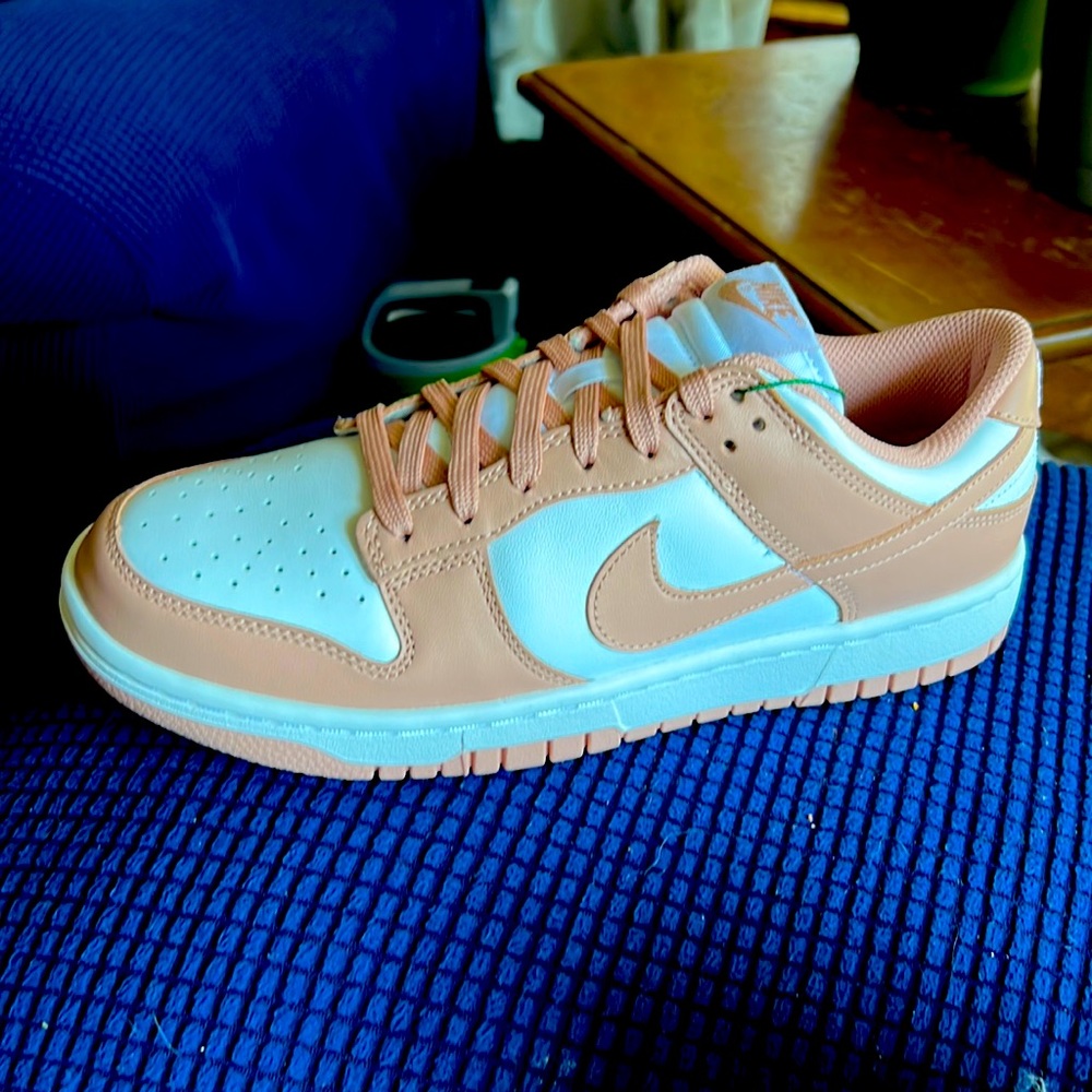 Nike Low Dunks in Rose Gold